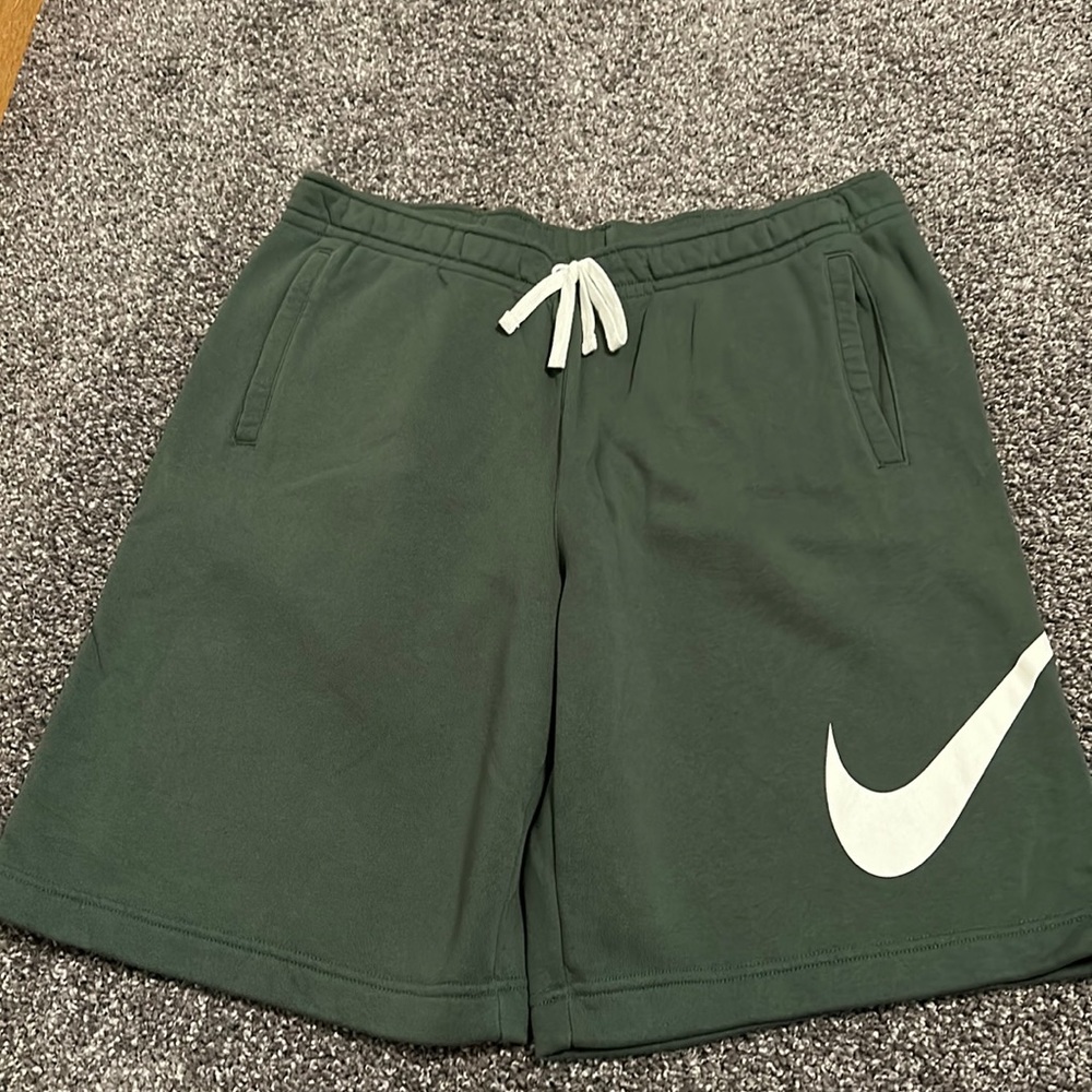 Men’s XL green Nike shorts.